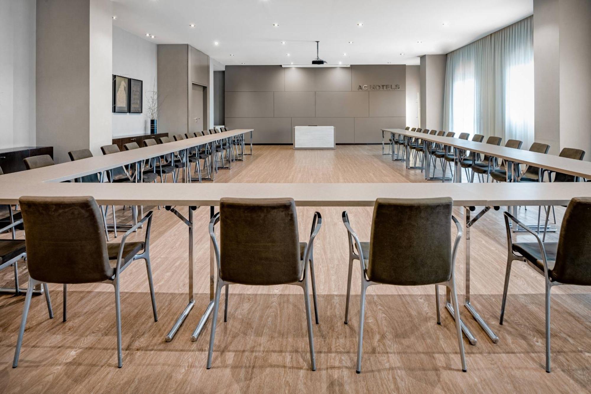 Ac Hotel Oviedo Forum By Marriott Ngoại thất bức ảnh